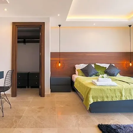 Βίλα Sleeps 8 Pool Air Con Wifi Καλκάν