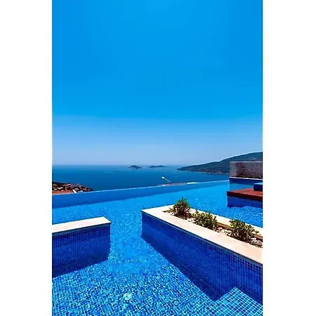 Sleeps 8 Pool Air Con Wifi
