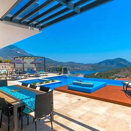 Sleeps 8 Pool Air Con Wifi Willa